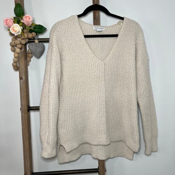 Cupcakes and Cashmere Long Sleeve V Neck Cream Sweater Size Medium - Picture 1 of 8